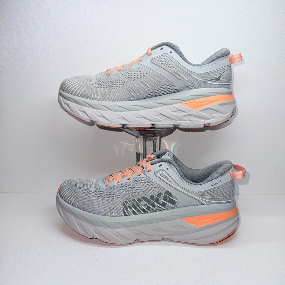 Hoka Women's Light Gray & Peach Bondi 7 Running Shoes - Picture 2 of 8
